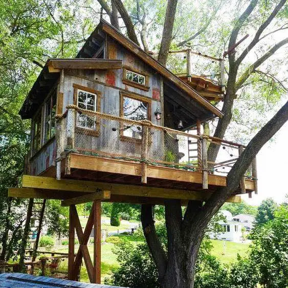 DIY treehouse project